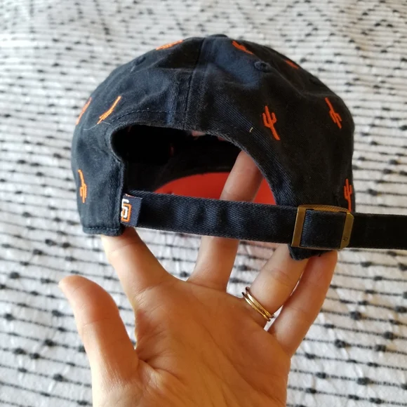 MLB Padres Hat - Picture 4 of 4